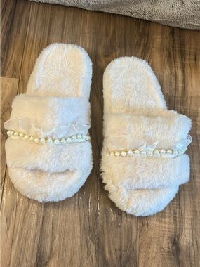 Plush Pearl-Trim Slide Slippers - Cream